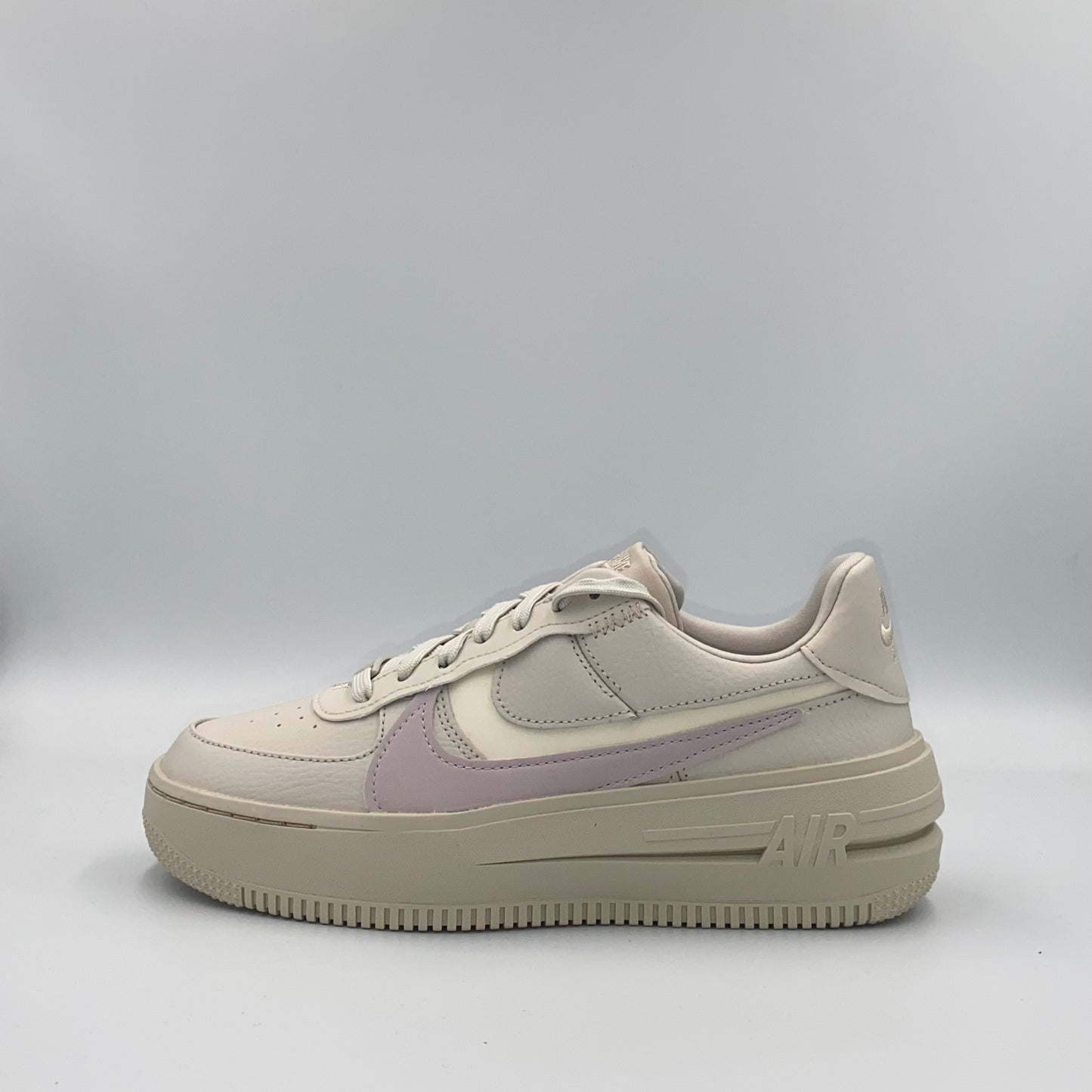 Nike Air Force 1 PLT.AF.ORM - bézs/lila - 37.5