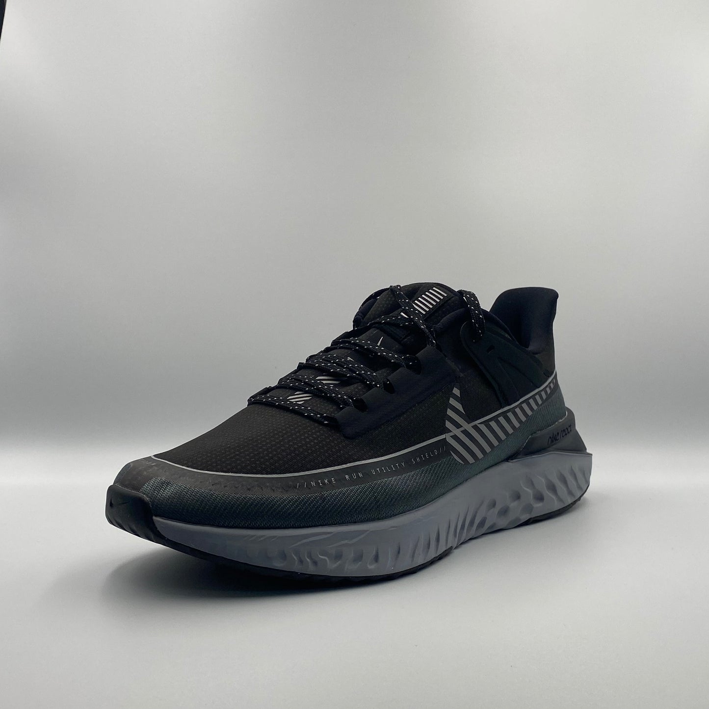 Nike Legend React 2 Shield futócipő - 42.5