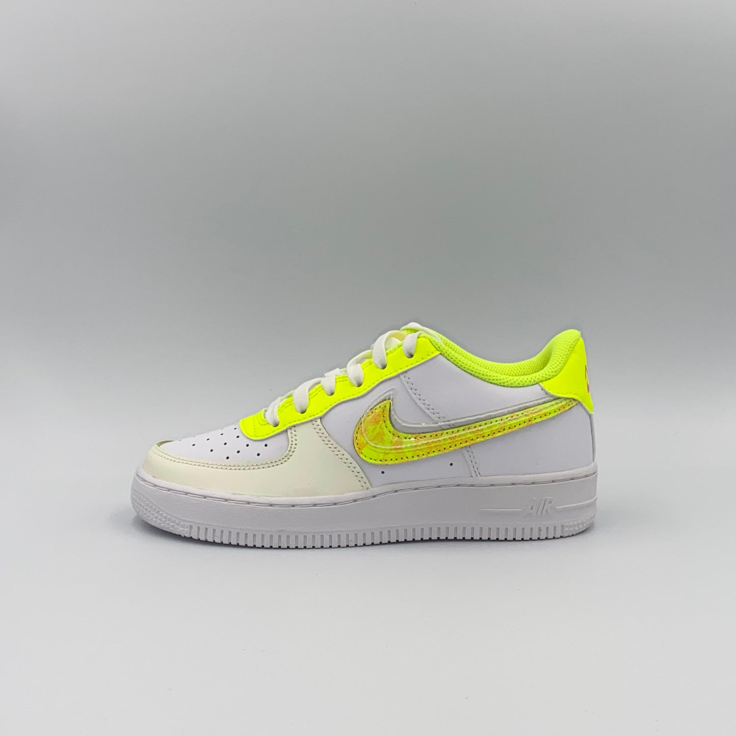 Nike Air Force 1 LV8 (GS) - White/Volt - 36