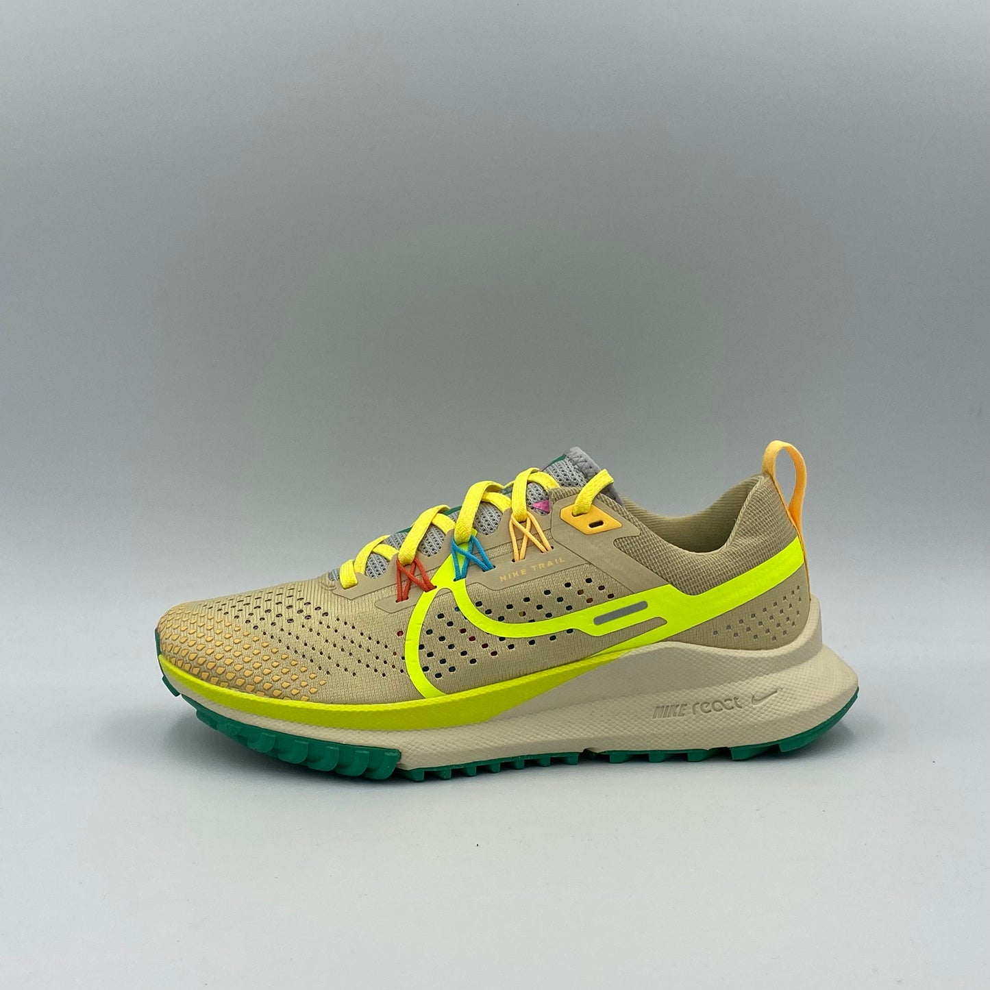 Nike React Pegasus Trail 4 terepfutó cipő - homok