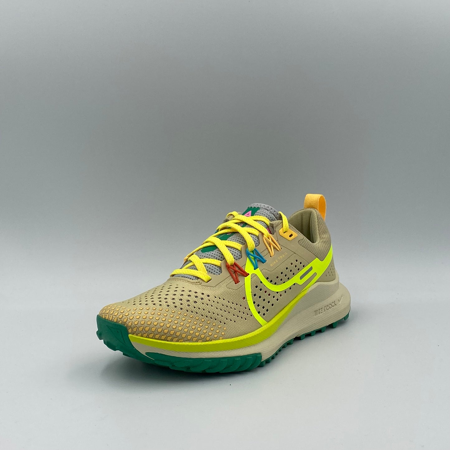 Nike React Pegasus Trail 4 terepfutó cipő - homok