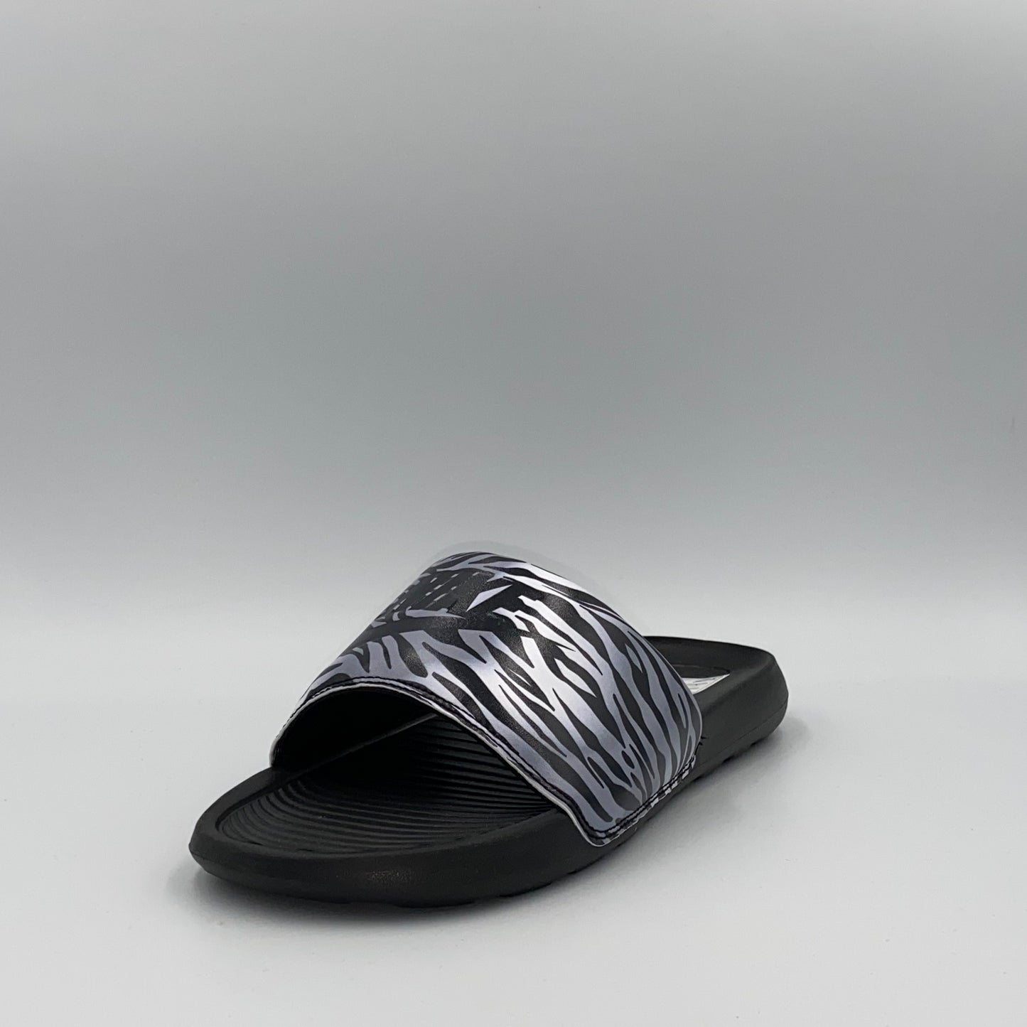 Nike Victori One Slide Print papucs - 42