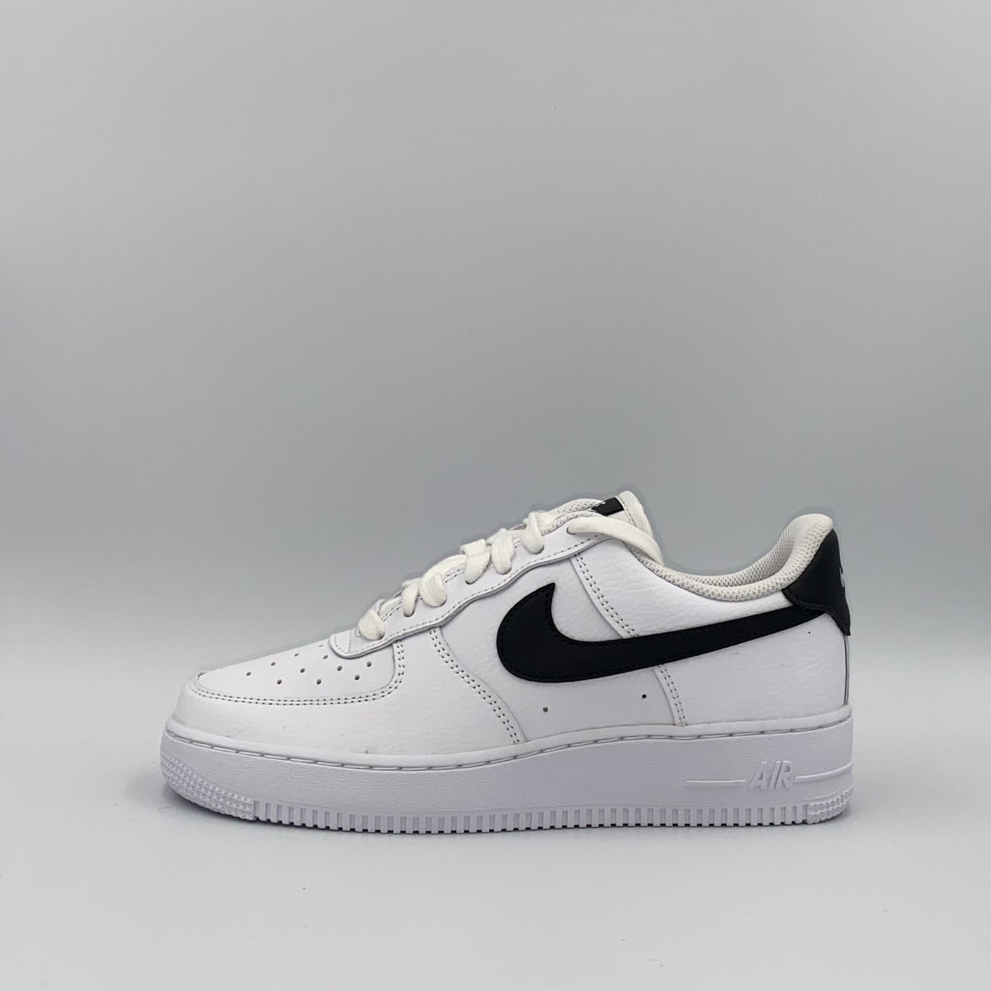 Nike Air Force 1 '07 W - White/Black - 38.5