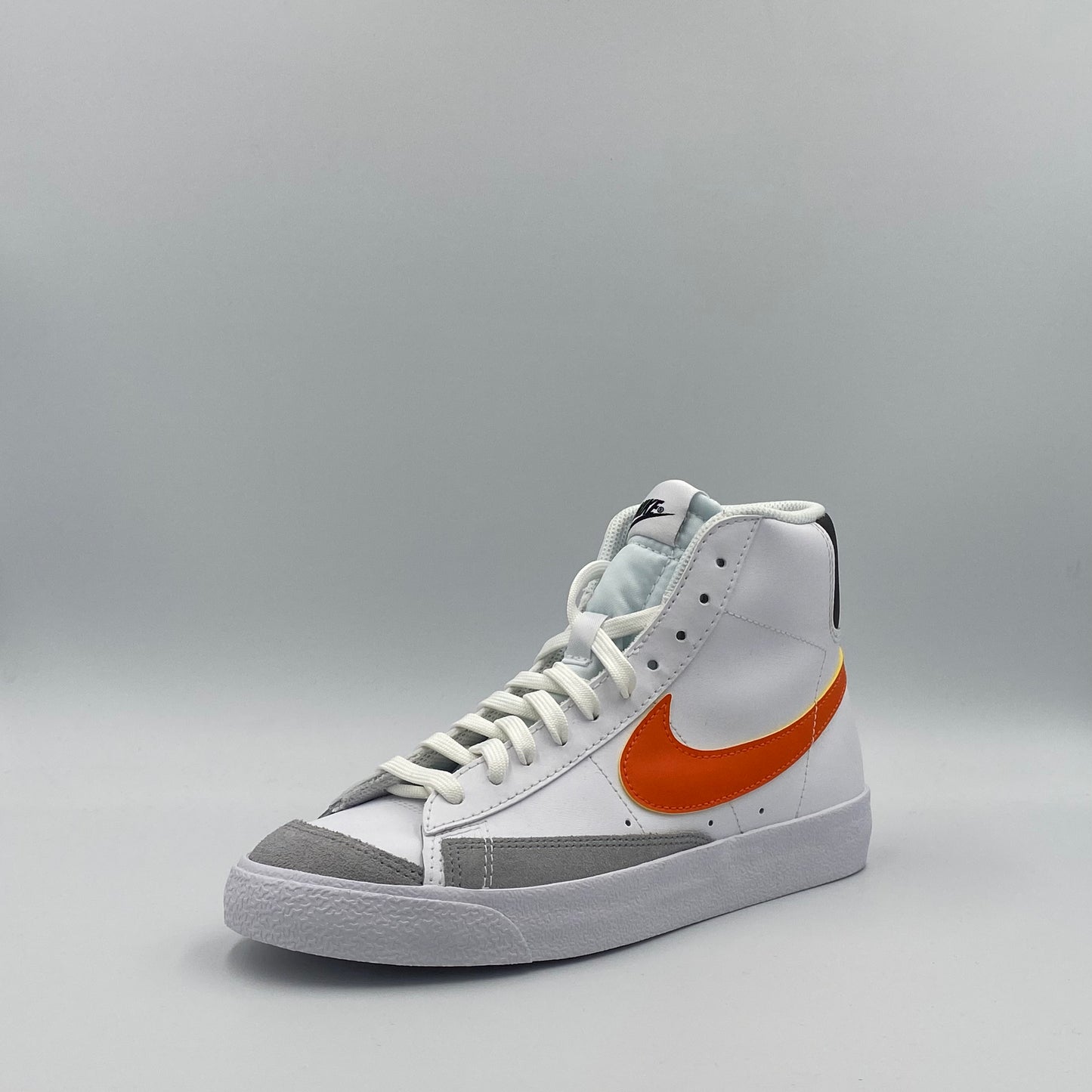 Nike Blazer Mid '77 (GS) - White Orange - 38.5